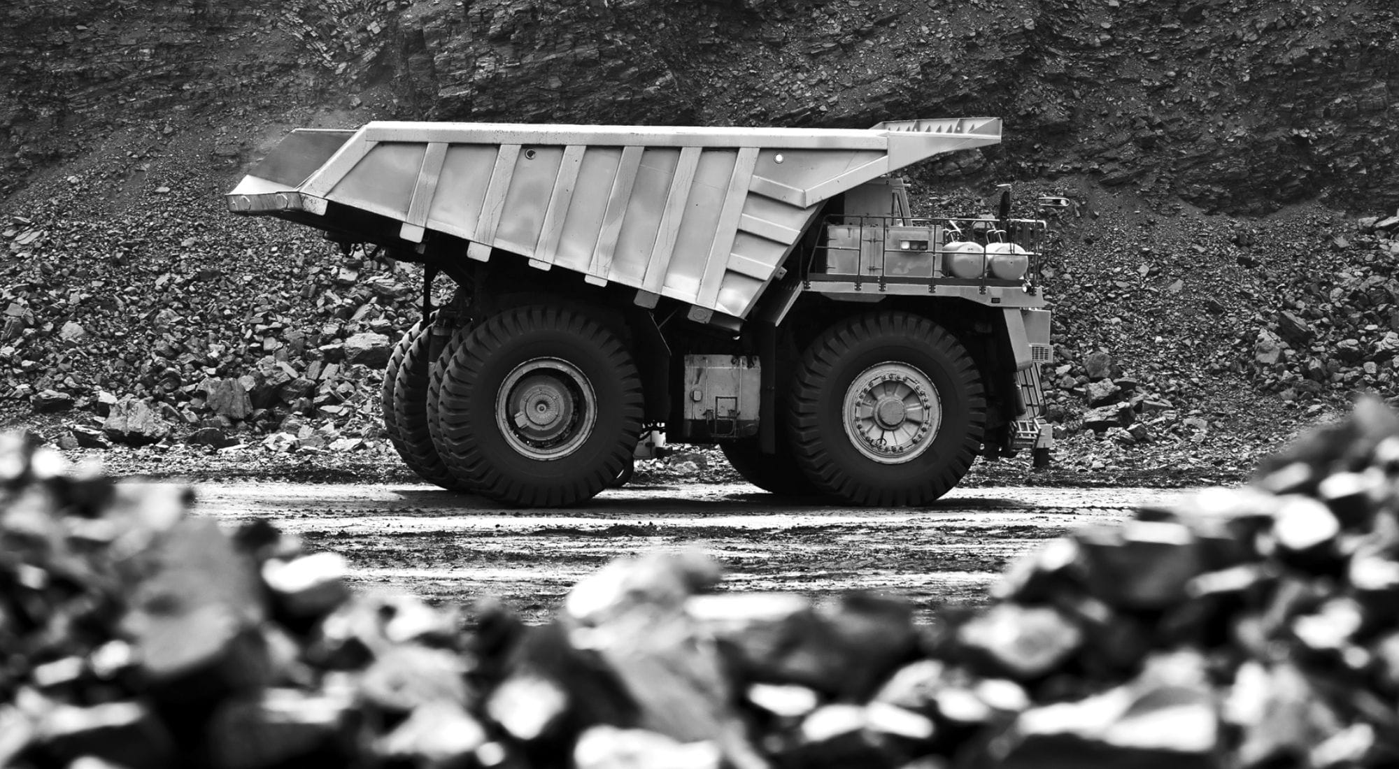 Nutzfahrzeuge und Lkw im Fuhrpark aufgestellt – B2B-Servicebereich.